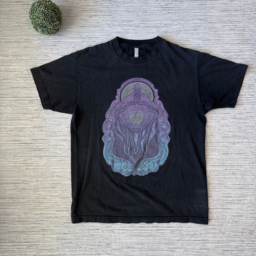 Vintage Y2K/90's Surrealist Goddess Graphic T Shirt Size Medium